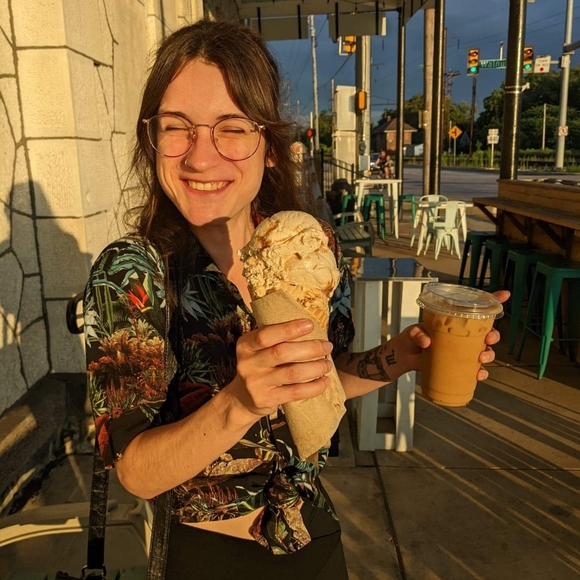 MEET YOUR POSHER 🐈⬛ 📸 🪩 🦂 - Picture 7 of 8